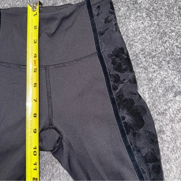 Lululemon Wunder Under High-rise Crop Flocked 21” inseam Black Size 2 - Picture 11 of 12